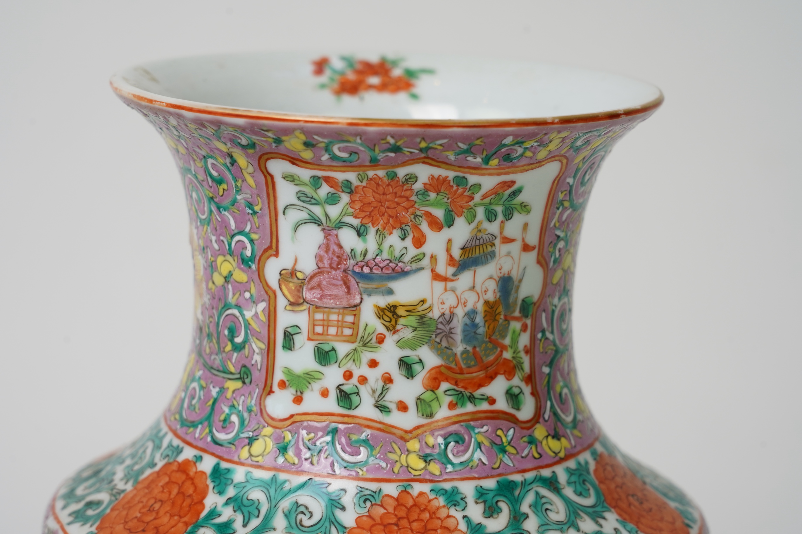 A pair of Chinese famille rose vases, early 20th century